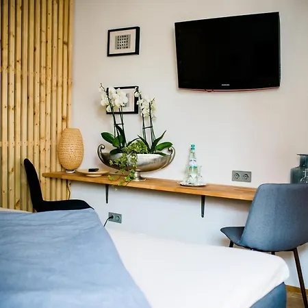 מלון & Bischoff *